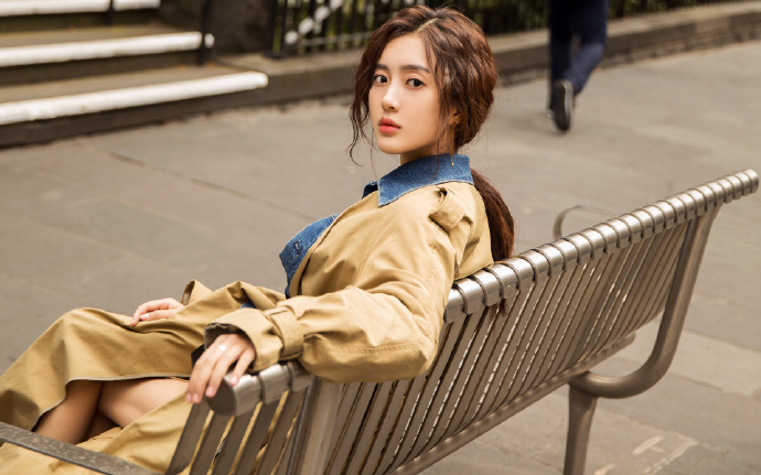 经历家暴后离婚，50岁脱口秀新人“房主任”出道